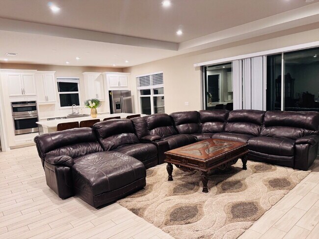 Foto del edificio - Welcome to your dream home in the highly d...