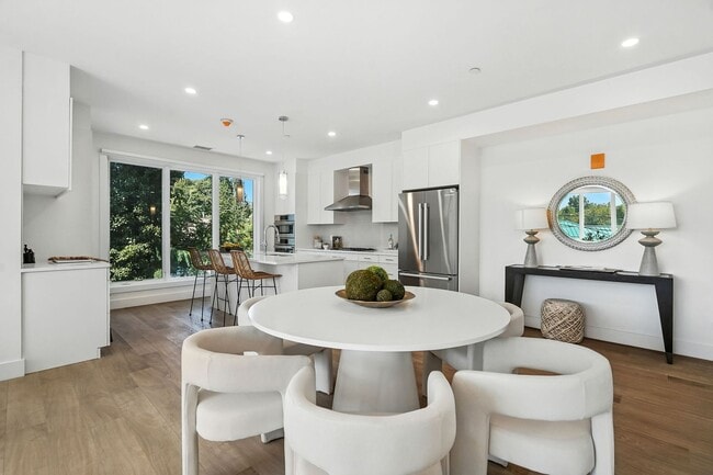 Building Photo - Harrison Grand