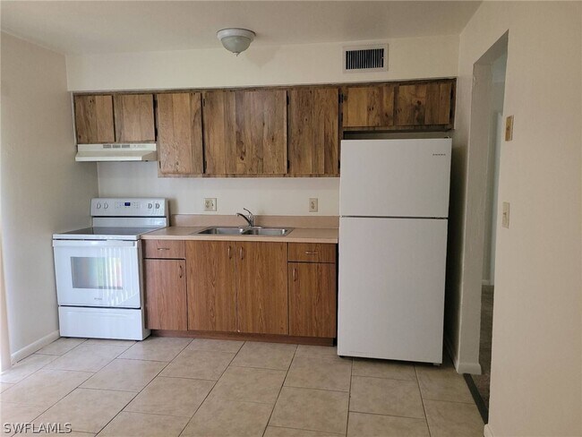 Foto del edificio - 626 SE 13th Ct