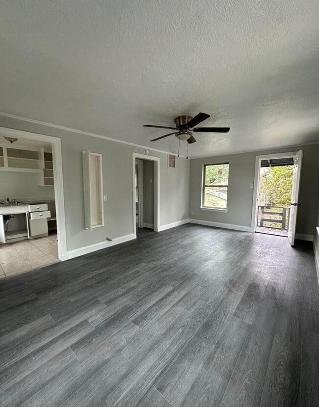 Building Photo - 702 Rosedale St