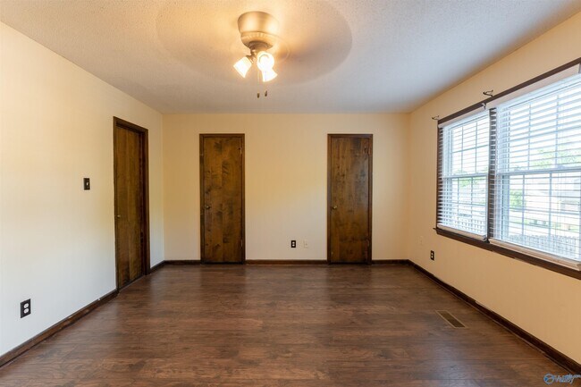 Building Photo - 2221 Westmead Dr SW