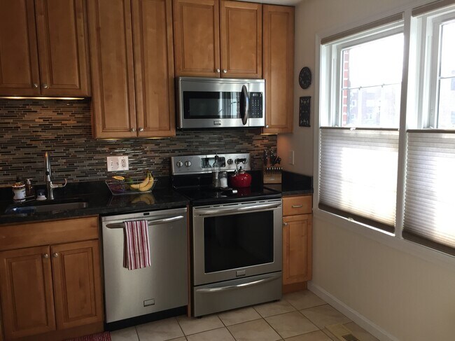 Foto del edificio - 1331 Chetworth Ct