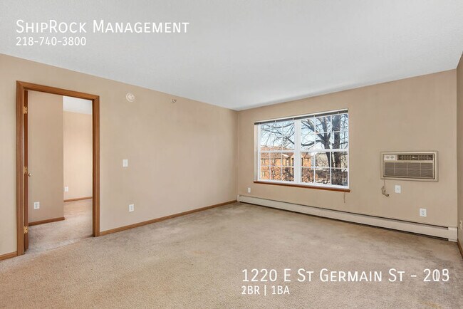 Foto del edificio - 1220 E St Germain St