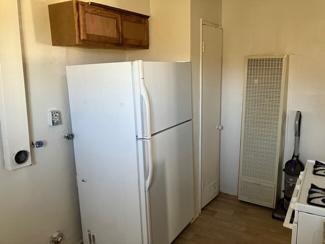 Building Photo - Move in ready home! HUD Approved