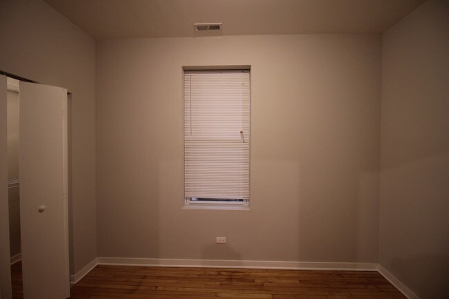 Foto del edificio - 3640 W Diversey Ave