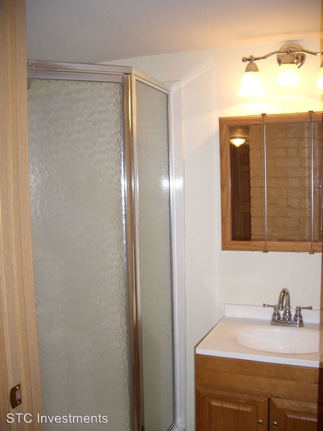 Building Photo - 1 br, 0.5 bath House - 401 W. Adams Basement