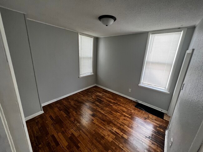 Foto del edificio - 2405 S 18th St