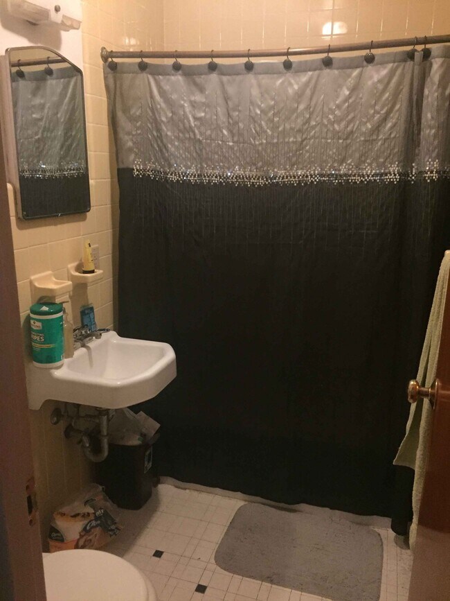 Bath Room - 220 E Hamilton Ave