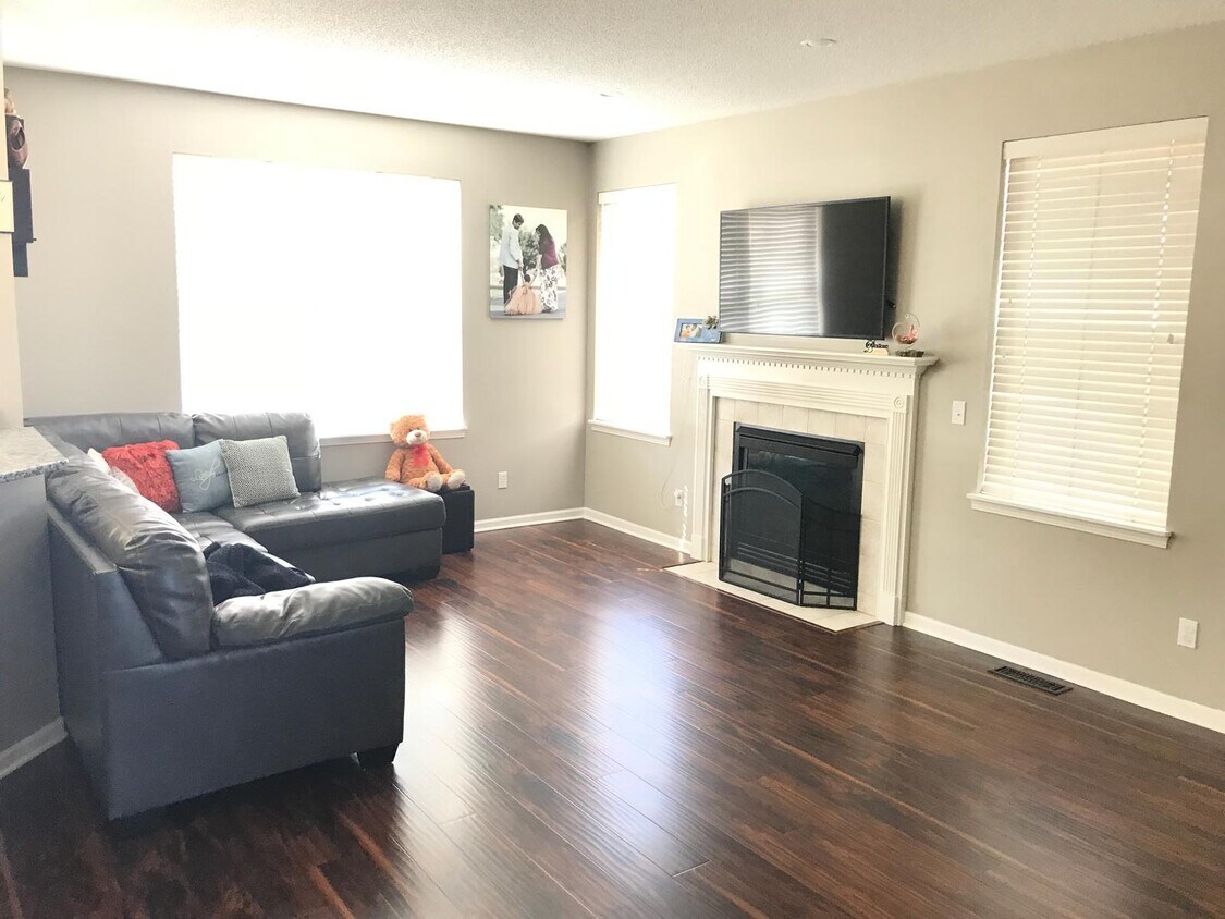 Living Room - 17045 78th Plz N