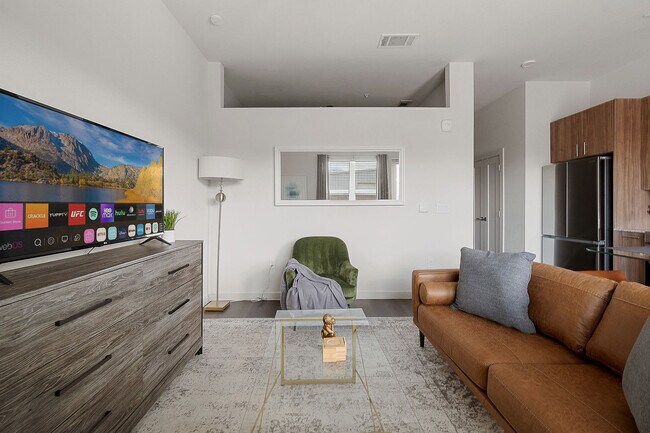 Foto del edificio - 2232 Empire Central Dr