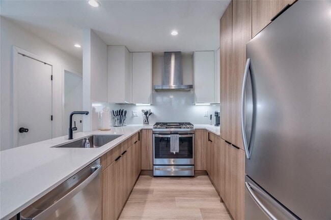 Building Photo - 1902 Albury Cove