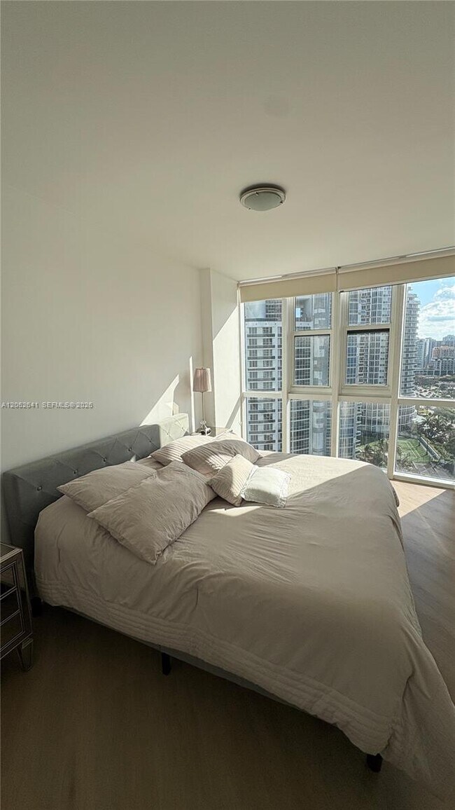 Foto del edificio - 18201 Collins Ave