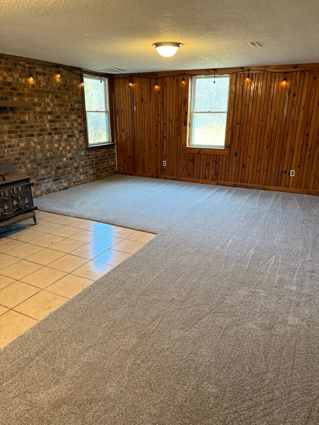 Building Photo - 402 Friendly Pooch Ln