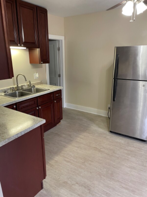 1936 Ave H Unit 1936 1/2 Abe H, Fort Madison, IA 52627 Room for Rent