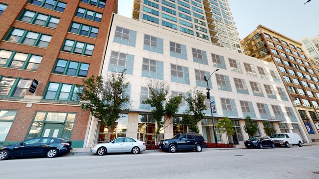 Building Photo - 701 S Wells St