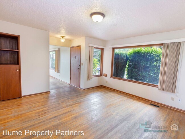 Building Photo - 2 br, 1 bath House - 6815 E Burnside St