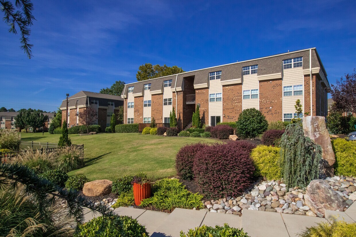 Collins Crossing 501 Jones Ferry Rd Carrboro, NC Apartments for