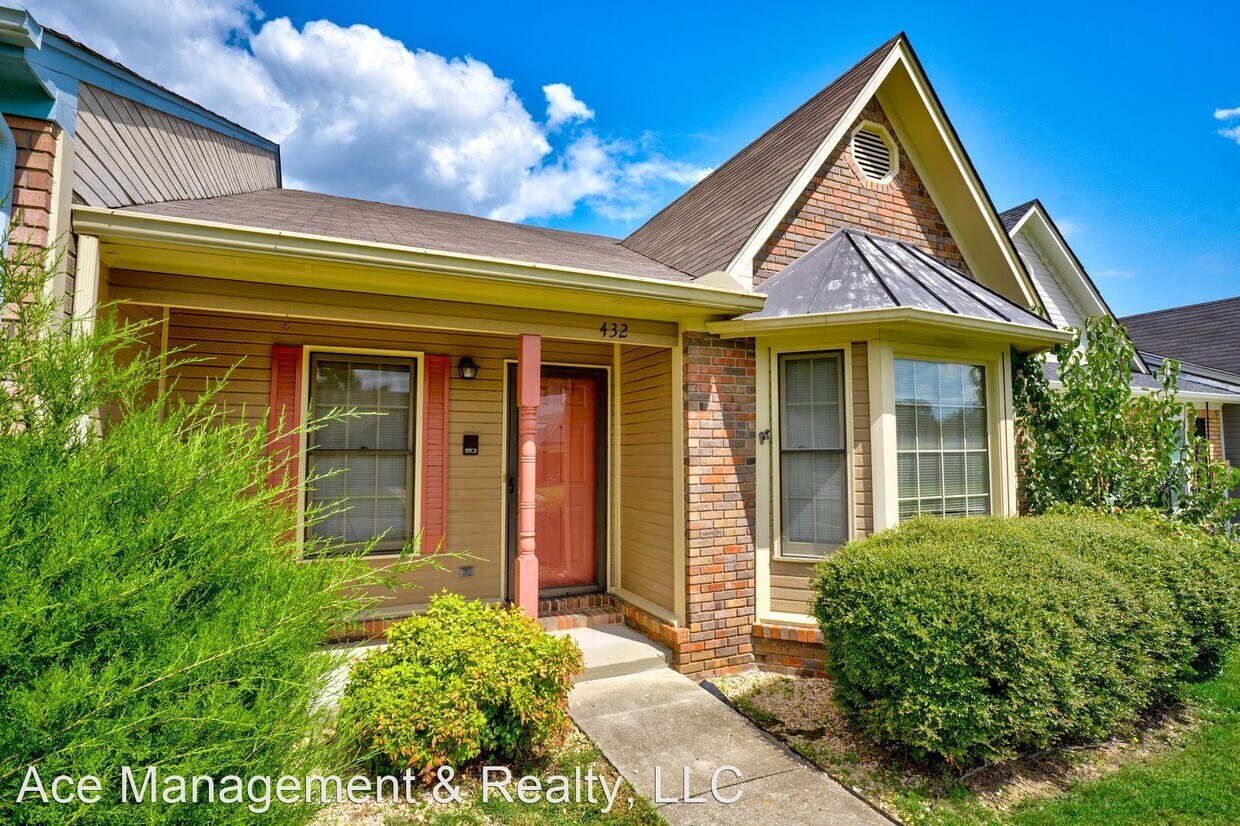 2 br, 2 bath House 432 Autumnwood Drive SW House for Rent in