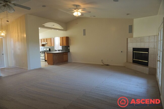 Foto del edificio - Charming Home in North Bakersfield!