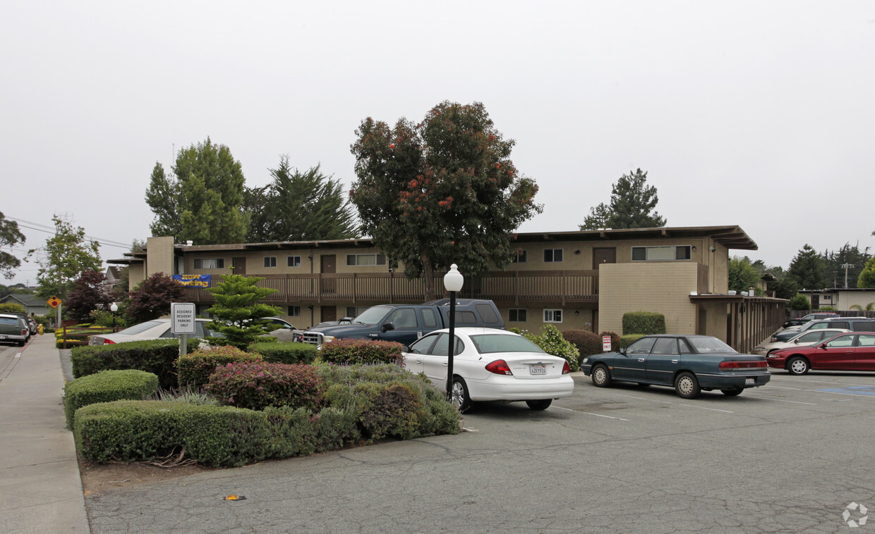 Primary Photo - Granava Garden Apartments
