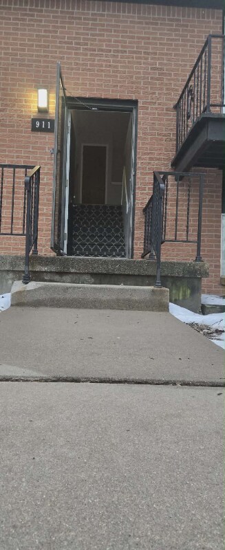 Foto del edificio - 911 W River Blvd