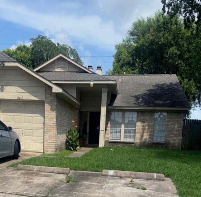 Building Photo - 11217 Pender Ln