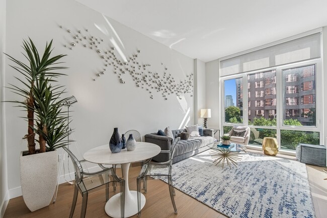 Building Photo - Continuum