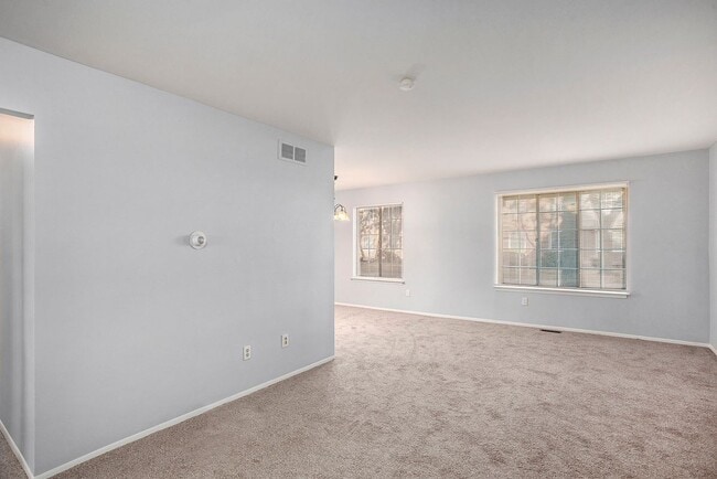 Building Photo - 30220 Southfield Rd