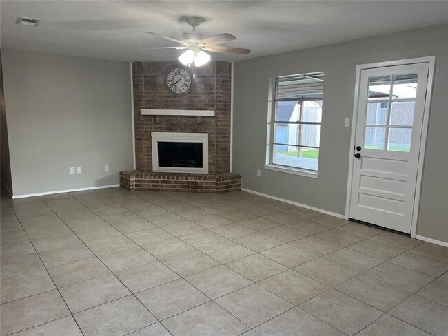 Building Photo - 6223 Silver Leaf Dr