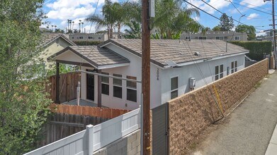 Building Photo - 200 N Harrington Dr