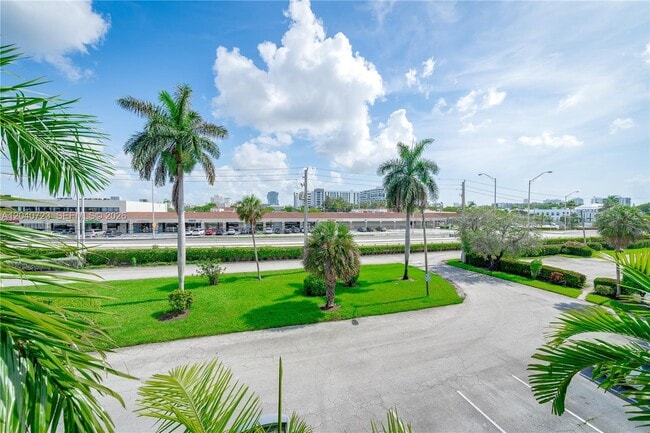 Foto del edificio - 2880 NE 203rd St