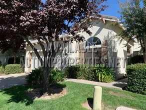 Building Photo - 1652 Palatia Dr