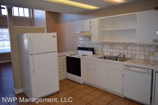 Building Photo - 2 br, 1 bath House - 102 W. Duvall