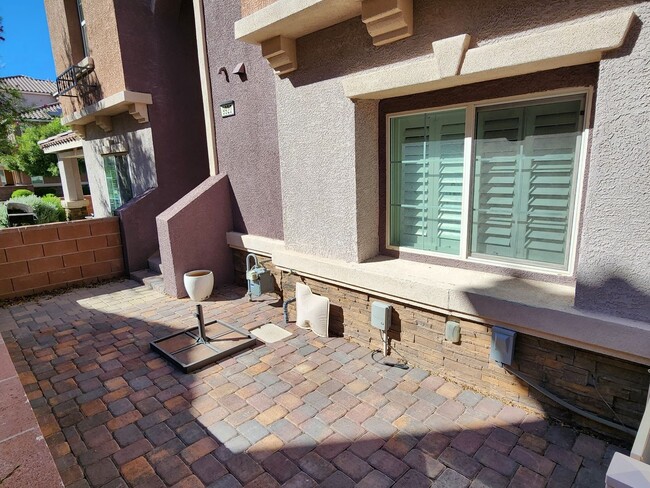 Building Photo - Three Level Mountains Edge Townhome