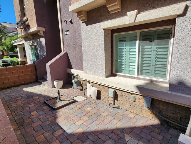 Foto del edificio - Three Level Mountains Edge Townhome