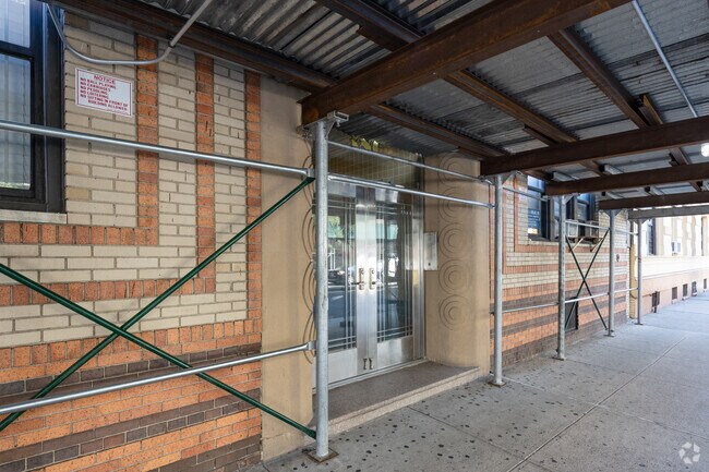 Entrada - 386 Fort Washington Ave