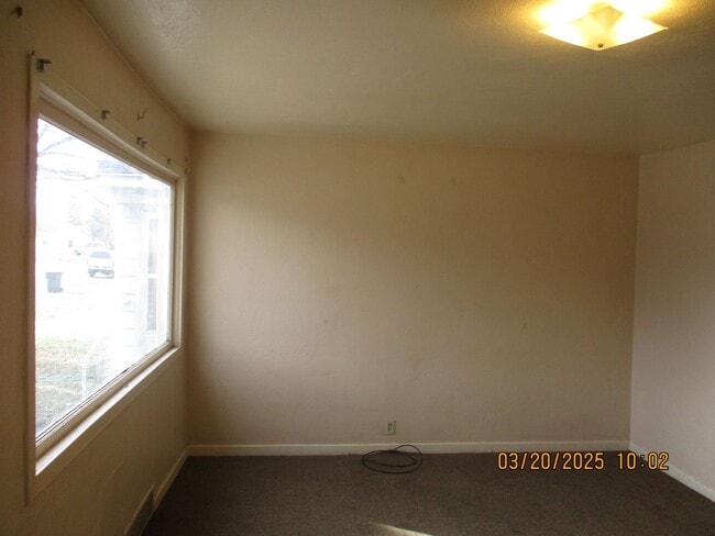 Building Photo - 1 Bedroom Duplex