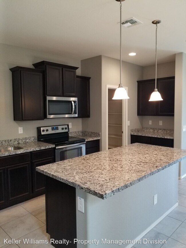 Foto del edificio - 4 br, 2.5 bath House - 11441 W. Westgate D...