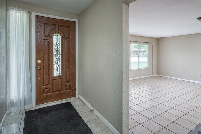 Building Photo - 114 Paloma Dr