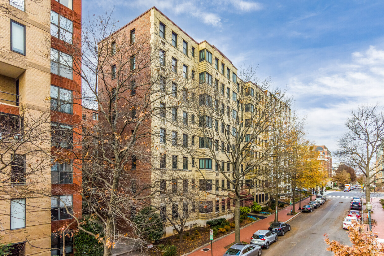 1010 25th St NW - Swarthmore Condos