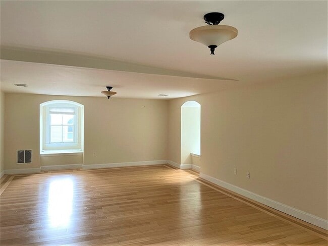 Building Photo - 32 Chesley Rd