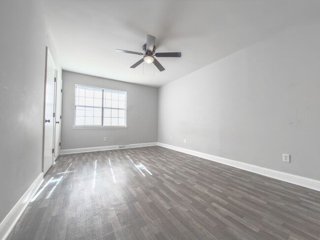 Building Photo - 3 Bed Large Townhome in West Ashley!