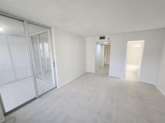 Building Photo - 17890 W Dixie Hwy