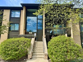 Building Photo - 6188 Pinewood Ct