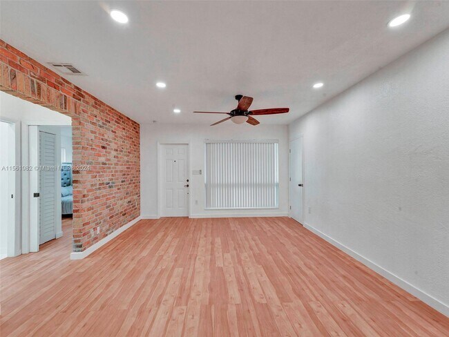 Building Photo - 5727 SW 27th St