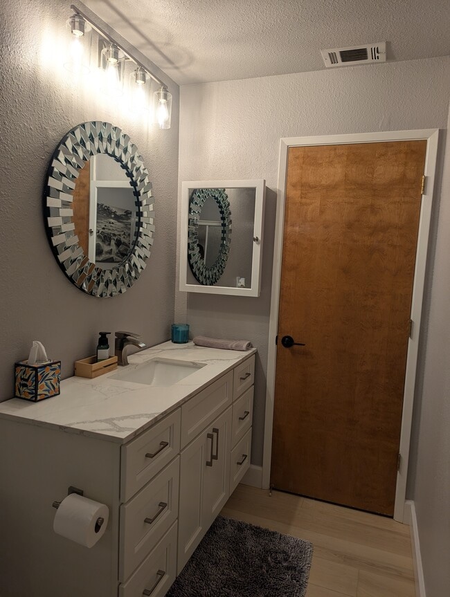 Foto del edificio - 2337 St Lawrence Ln