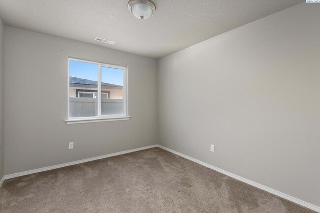 Building Photo - 627 Marysville Way