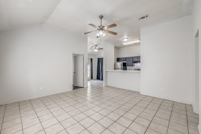 Foto del edificio - 1714 Tina Marie Rd