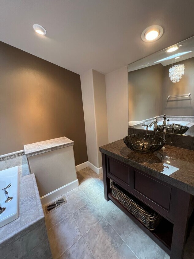 Spacious home with a large bonus room! We... - Spacious home with a large bonus room!  We...