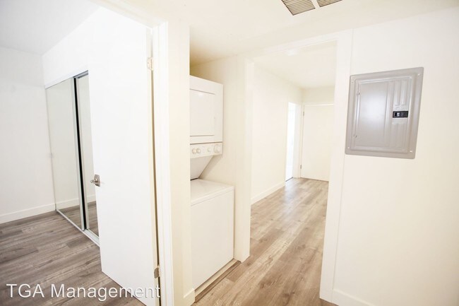 Foto del edificio - 11562-11576 Gateway Blvd